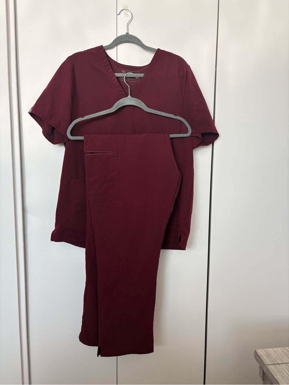 FIGS Women’s XXL Burgundy Scrub Top and Pants Set